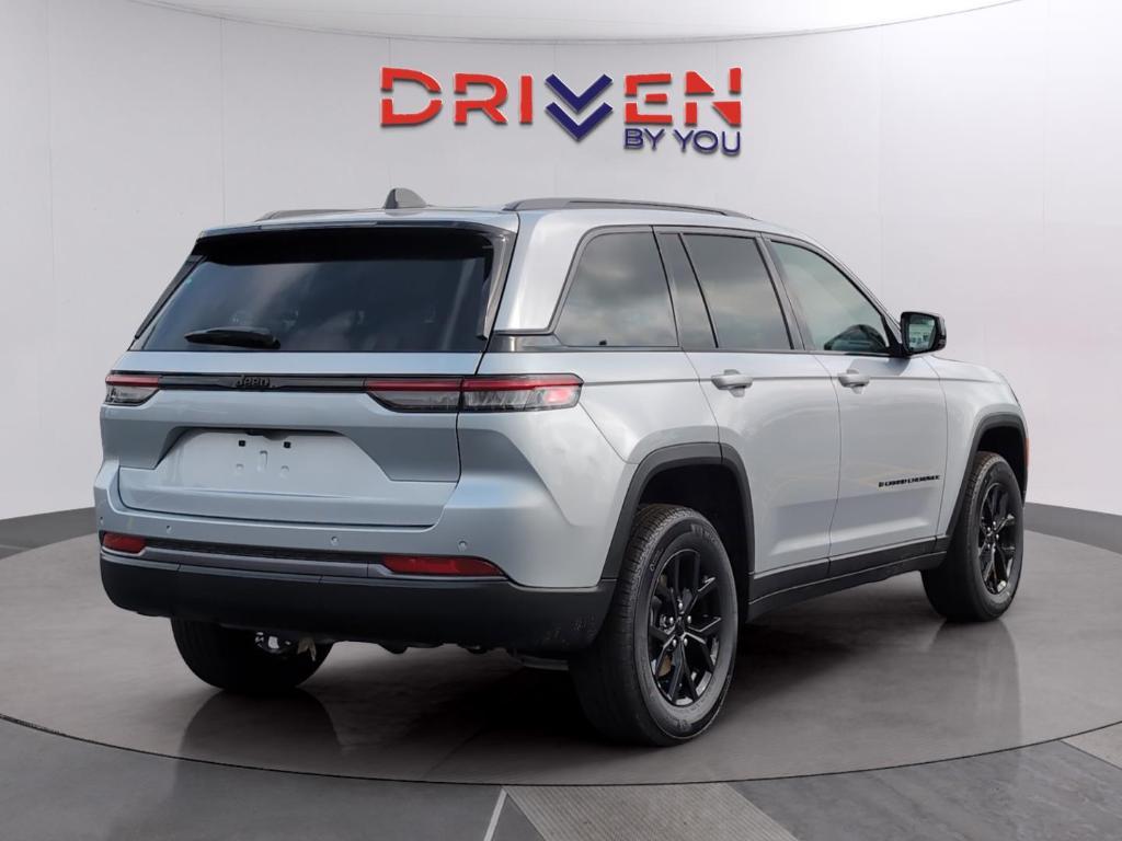 new 2026 Jeep Grand Cherokee car, priced at $43,370