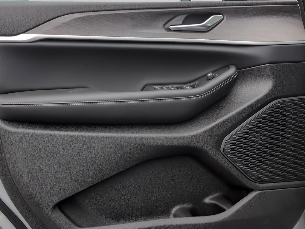 new 2026 Jeep Grand Cherokee car, priced at $43,370