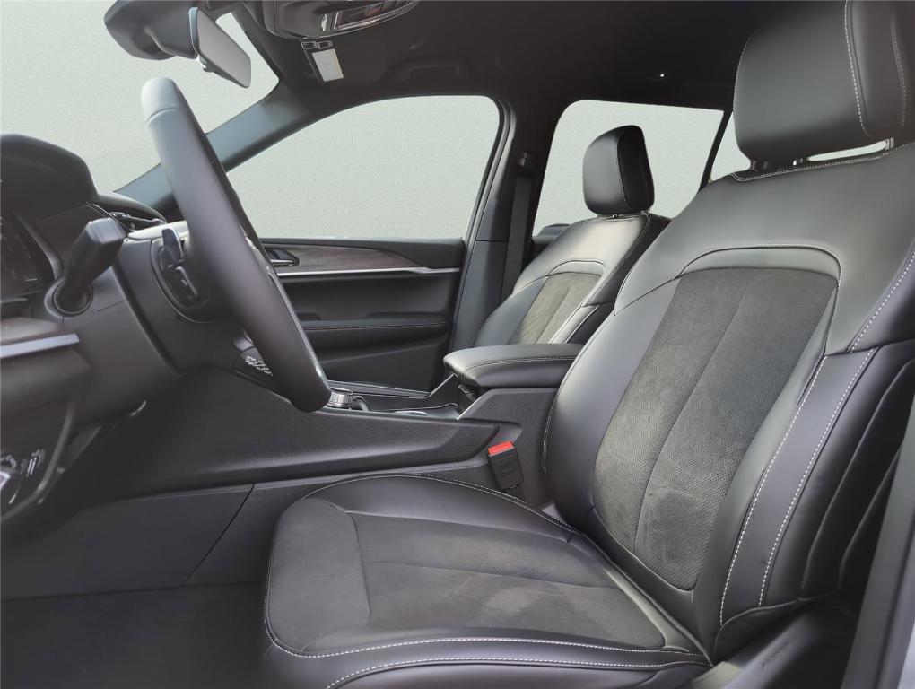 new 2026 Jeep Grand Cherokee car, priced at $43,370