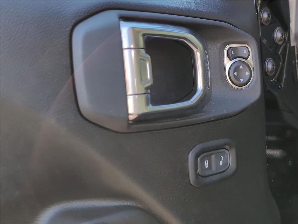 new 2025 Jeep Gladiator car, priced at $39,490