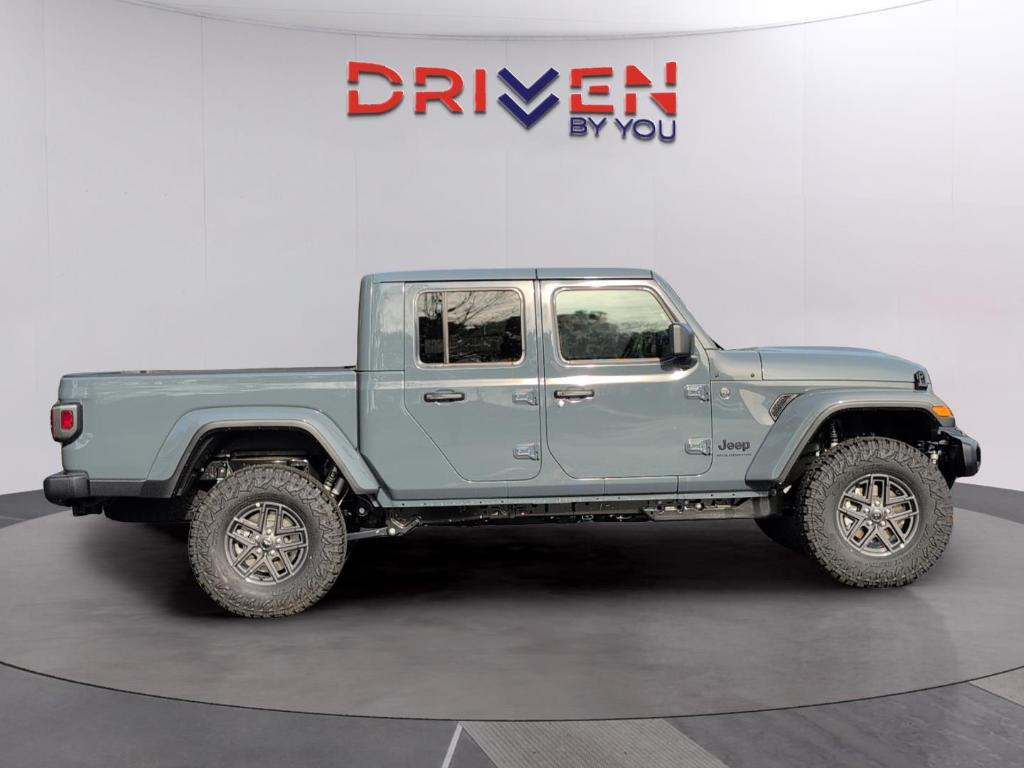 new 2026 Jeep Gladiator car, priced at $58,292