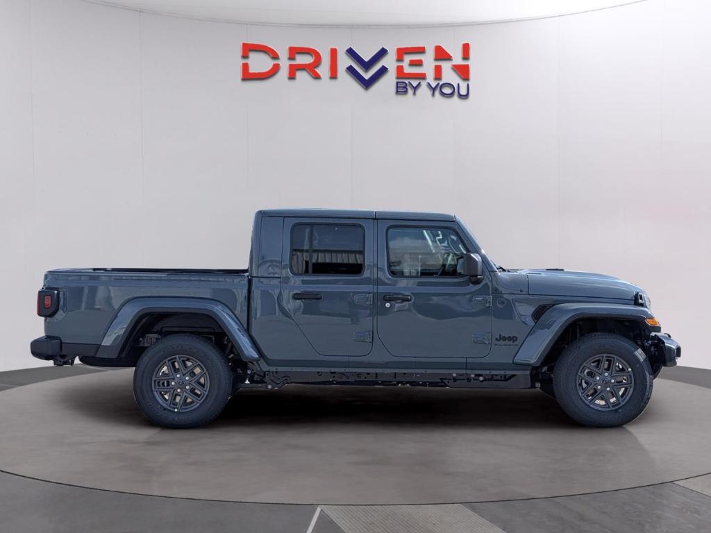 new 2026 Jeep Gladiator car, priced at $46,423