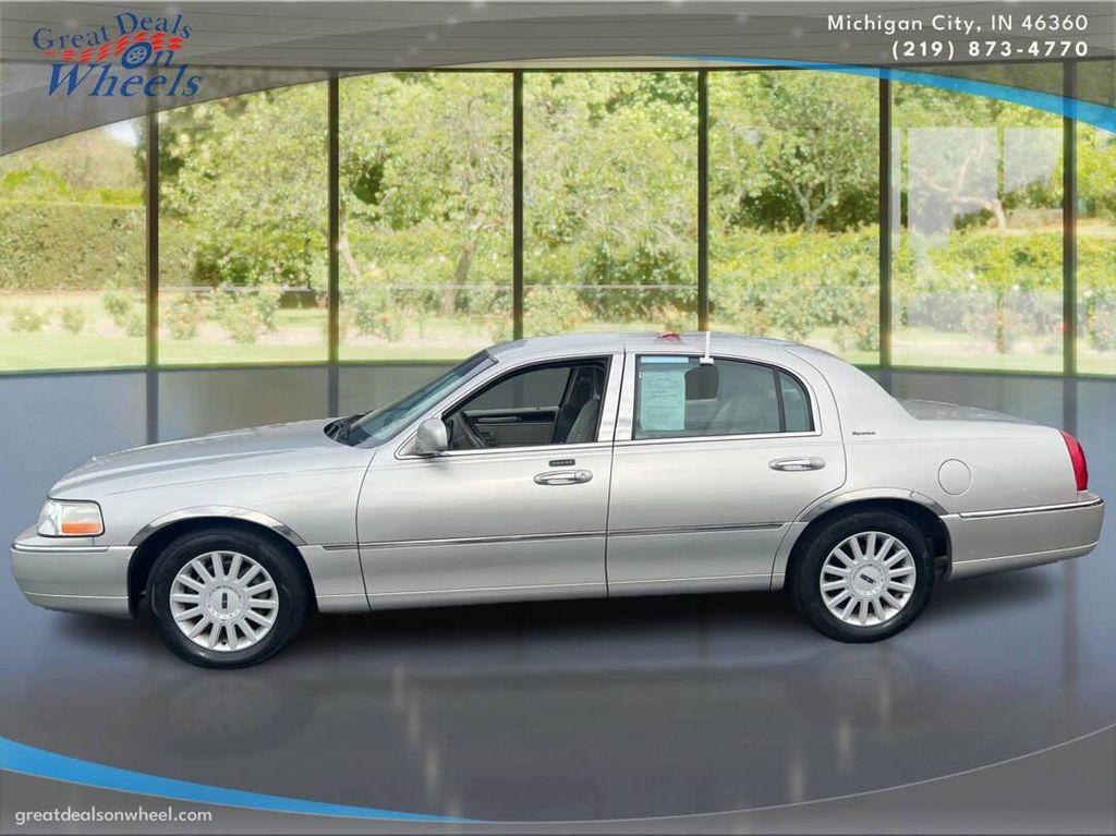 used 2005 Lincoln Town Car car, priced at $7,490