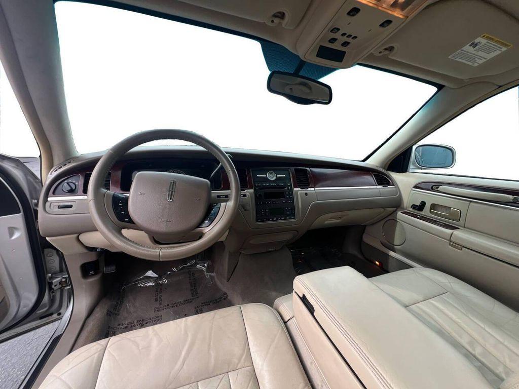 used 2005 Lincoln Town Car car, priced at $7,490