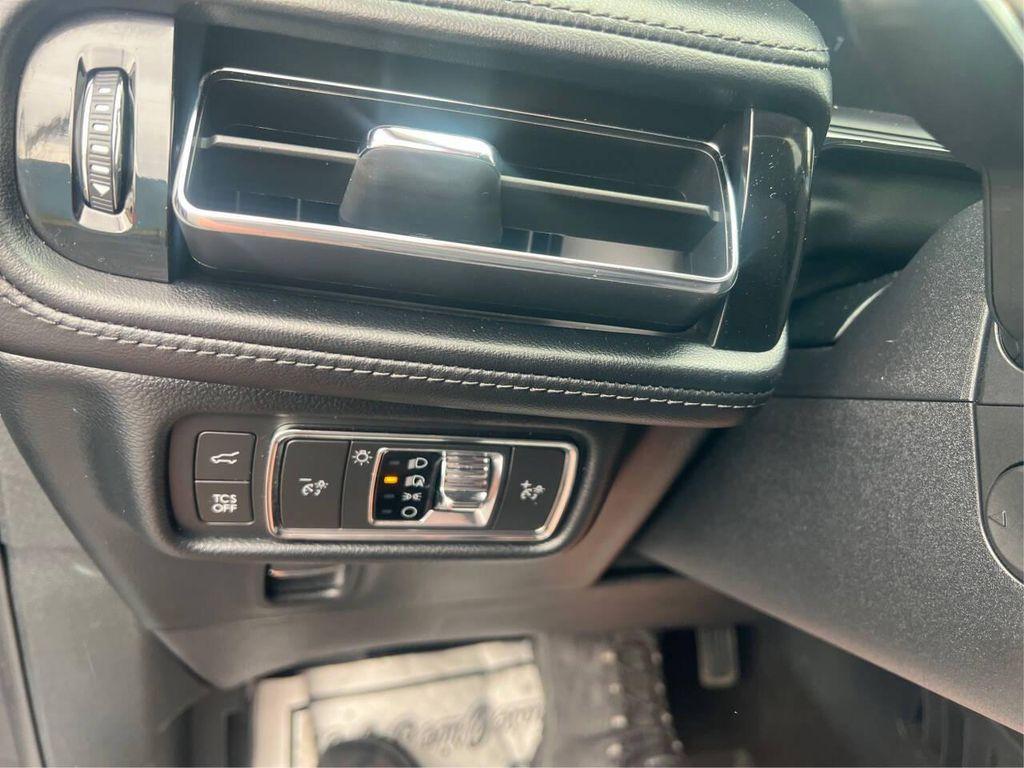 used 2021 Lincoln Nautilus car, priced at $23,990