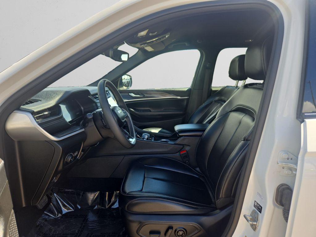 used 2024 Jeep Grand Cherokee car, priced at $33,352