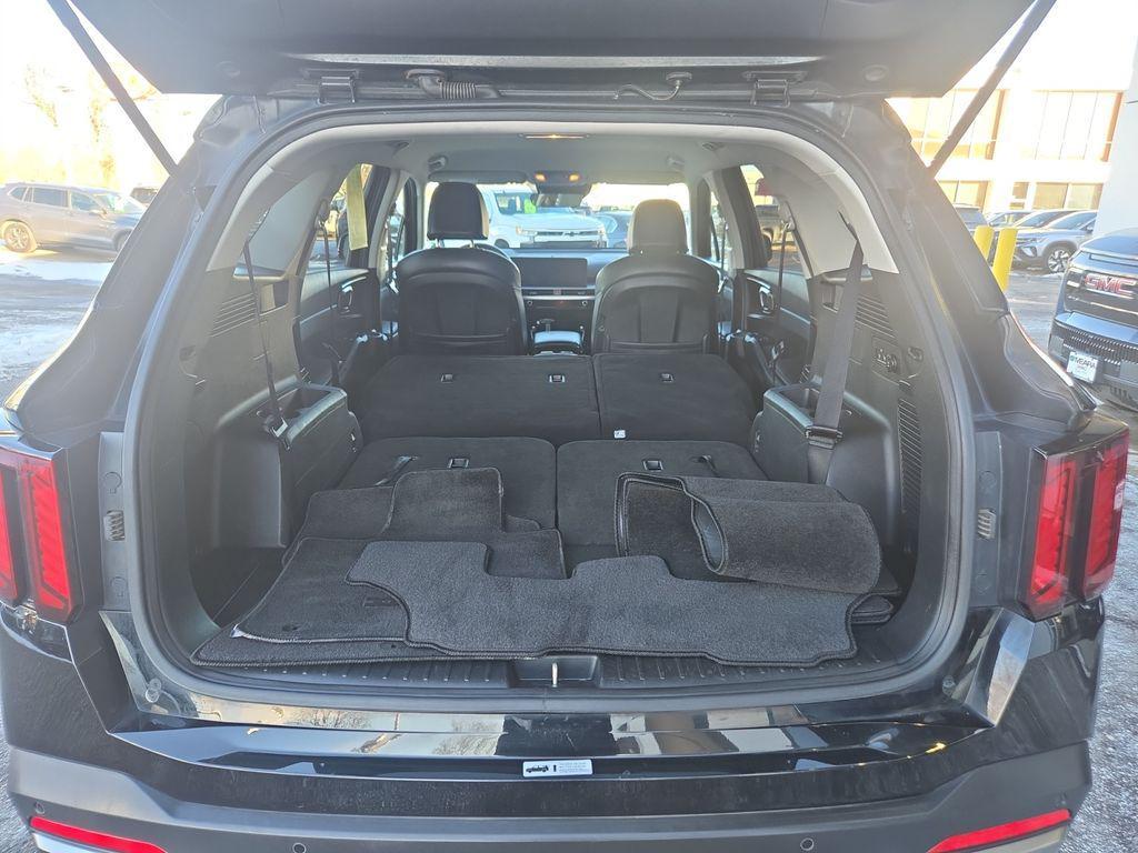 used 2024 Kia Sorento car, priced at $25,888