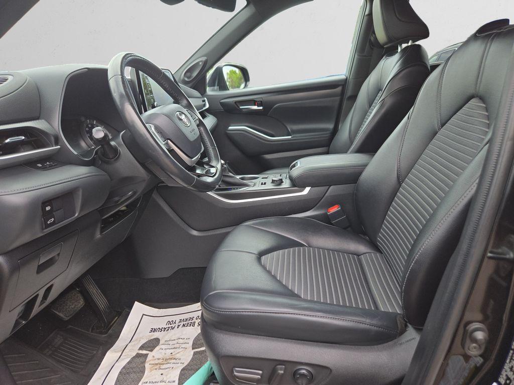 used 2022 Toyota Highlander car, priced at $37,615