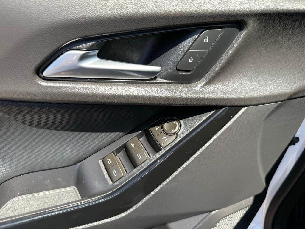 new 2026 Chevrolet Equinox car, priced at $33,179