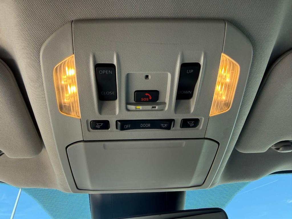 used 2024 Toyota Highlander car, priced at $38,544