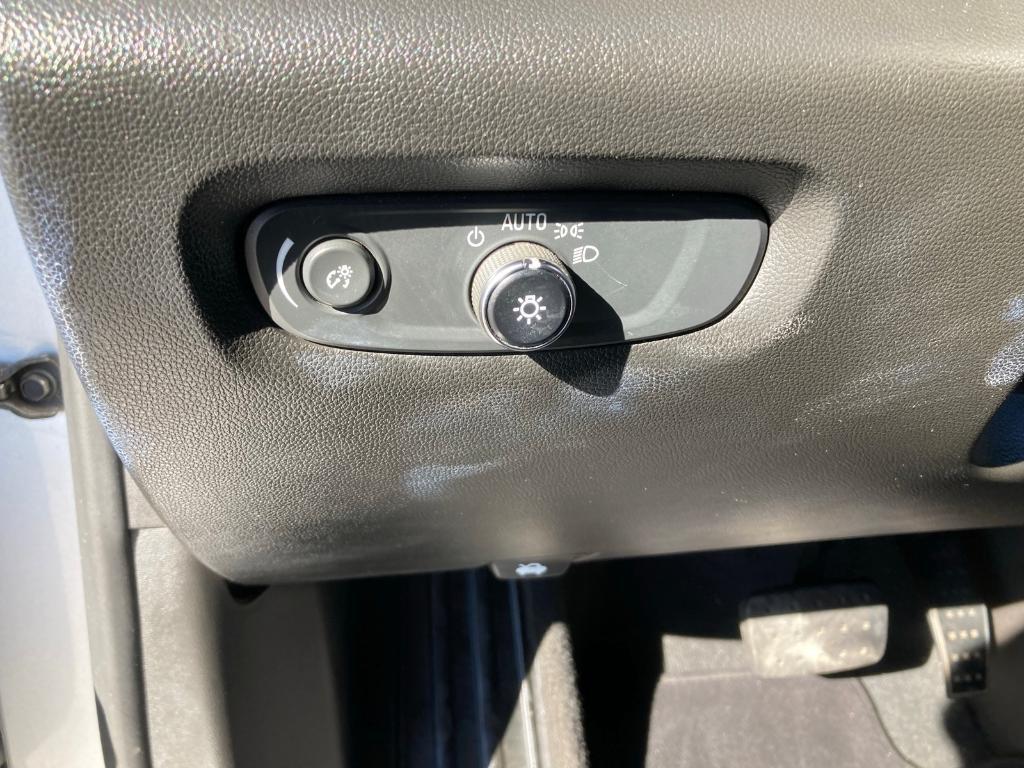 used 2022 Chevrolet Traverse car, priced at $26,353