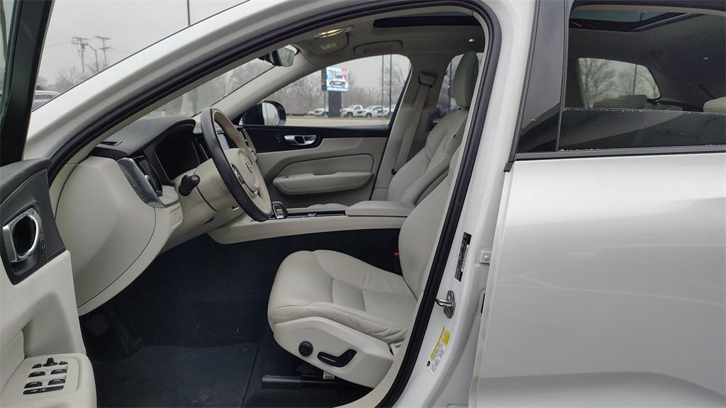 used 2023 Volvo XC60 car, priced at $31,900