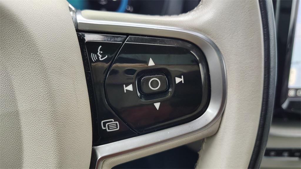 used 2023 Volvo XC60 car, priced at $31,900