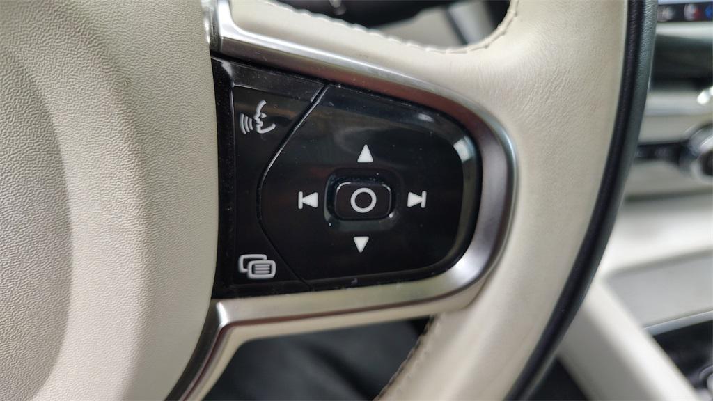 used 2023 Volvo XC60 car, priced at $29,500