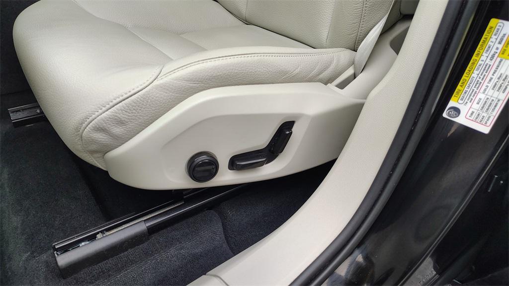 used 2023 Volvo XC60 car, priced at $29,900