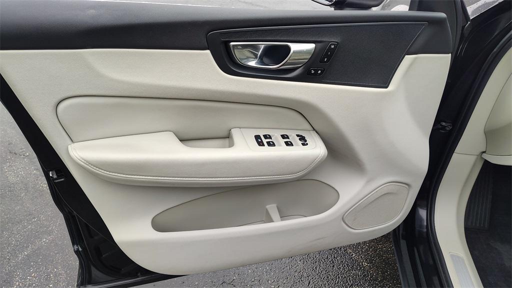 used 2023 Volvo XC60 car, priced at $29,900
