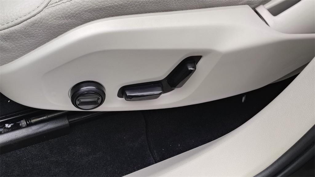 used 2023 Volvo XC60 car, priced at $30,900