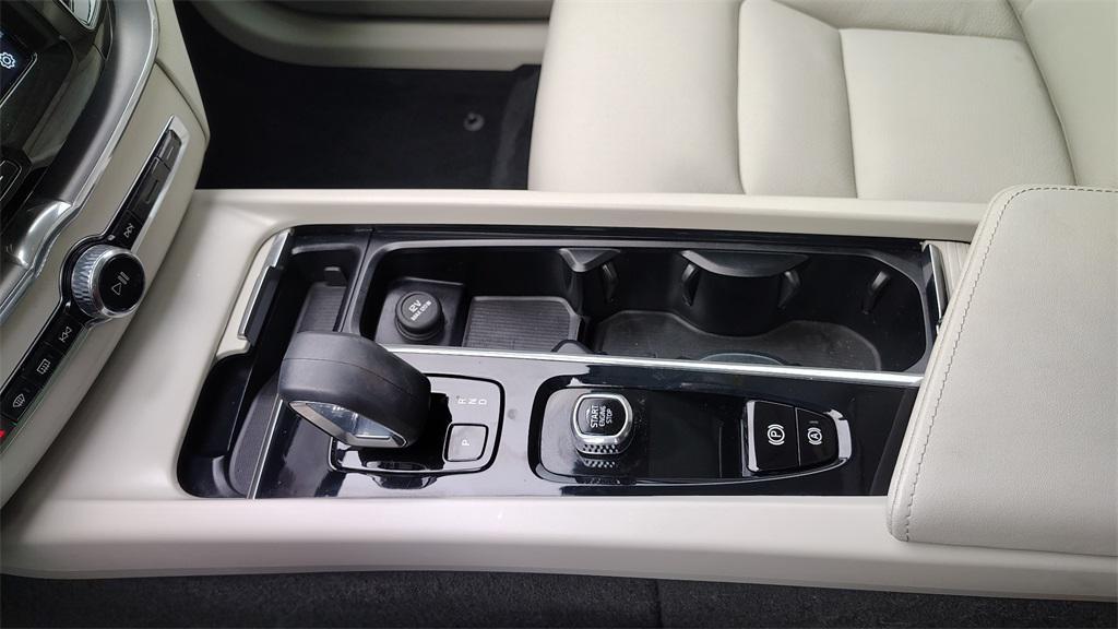 used 2023 Volvo XC60 car, priced at $30,900