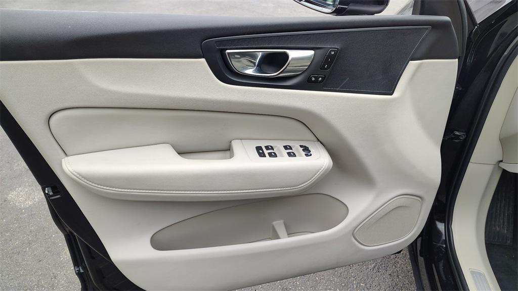 used 2023 Volvo XC60 car, priced at $30,900