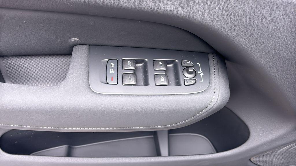 new 2026 Volvo XC60 Plug-In Hybrid car, priced at $69,405