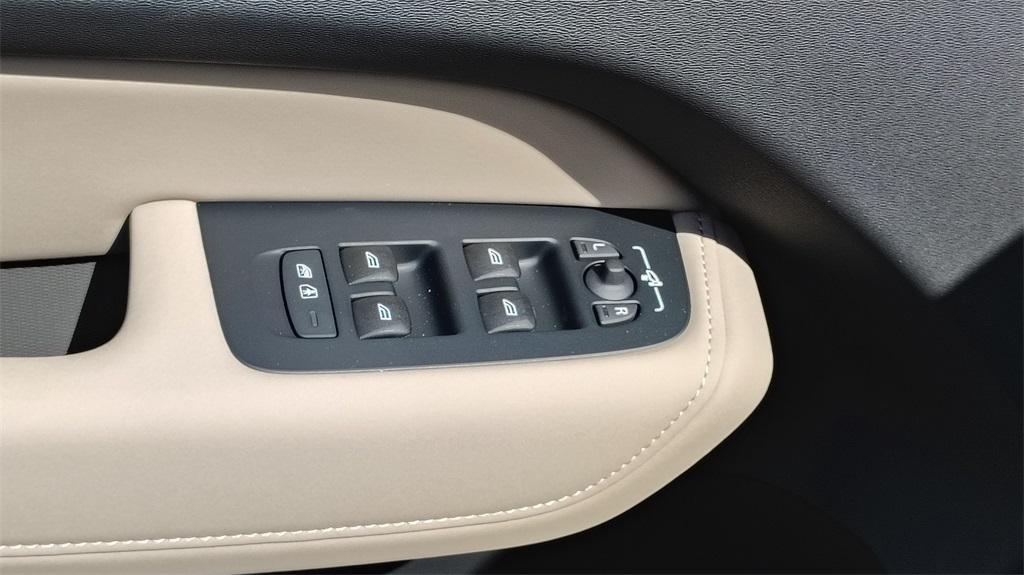 new 2026 Volvo XC60 car, priced at $57,985