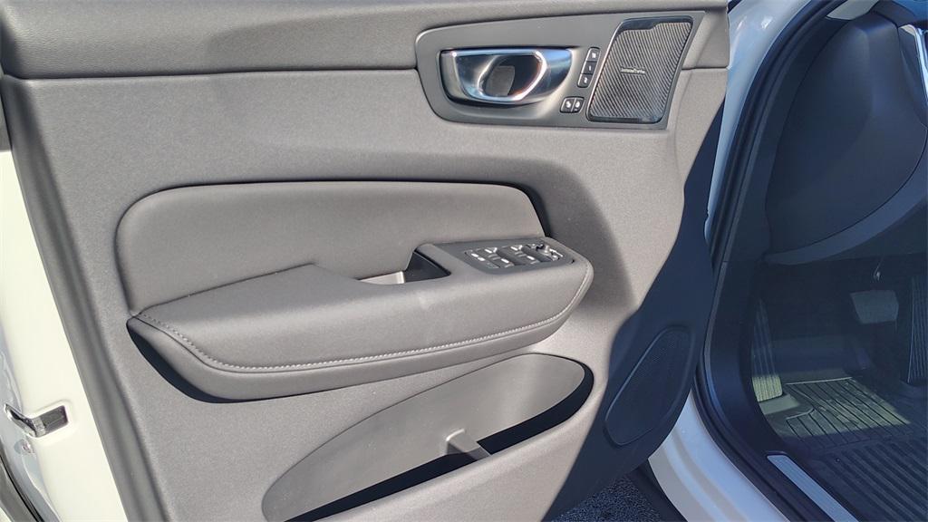 new 2026 Volvo XC60 car, priced at $57,760