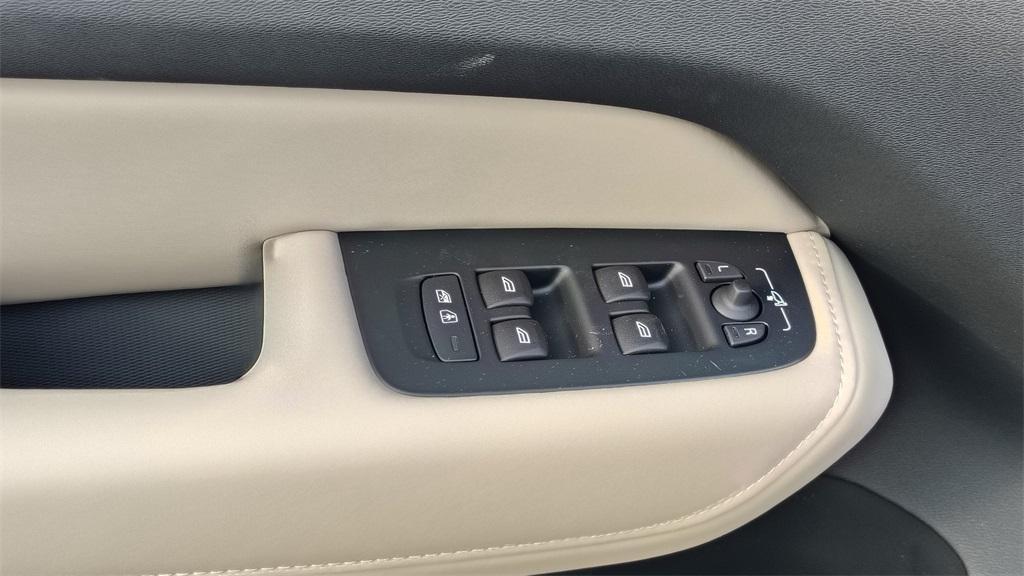 new 2026 Volvo XC60 car, priced at $58,490