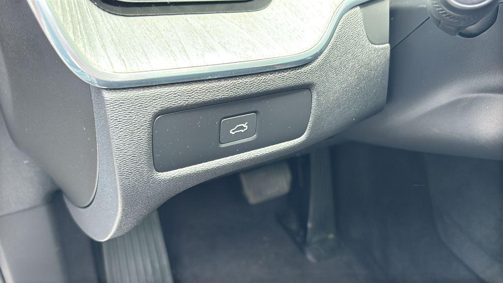 used 2025 Volvo XC60 car, priced at $39,348