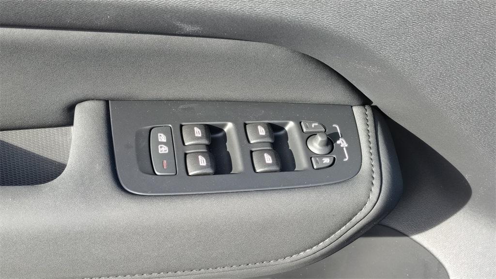 new 2026 Volvo XC60 car, priced at $64,055