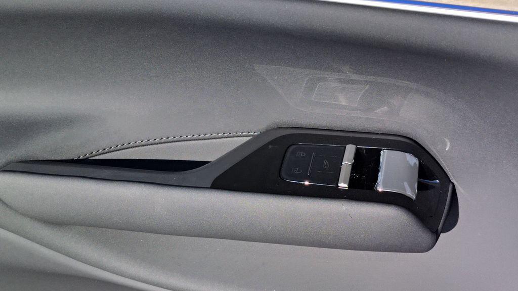 new 2025 Volvo EX90 car, priced at $81,940