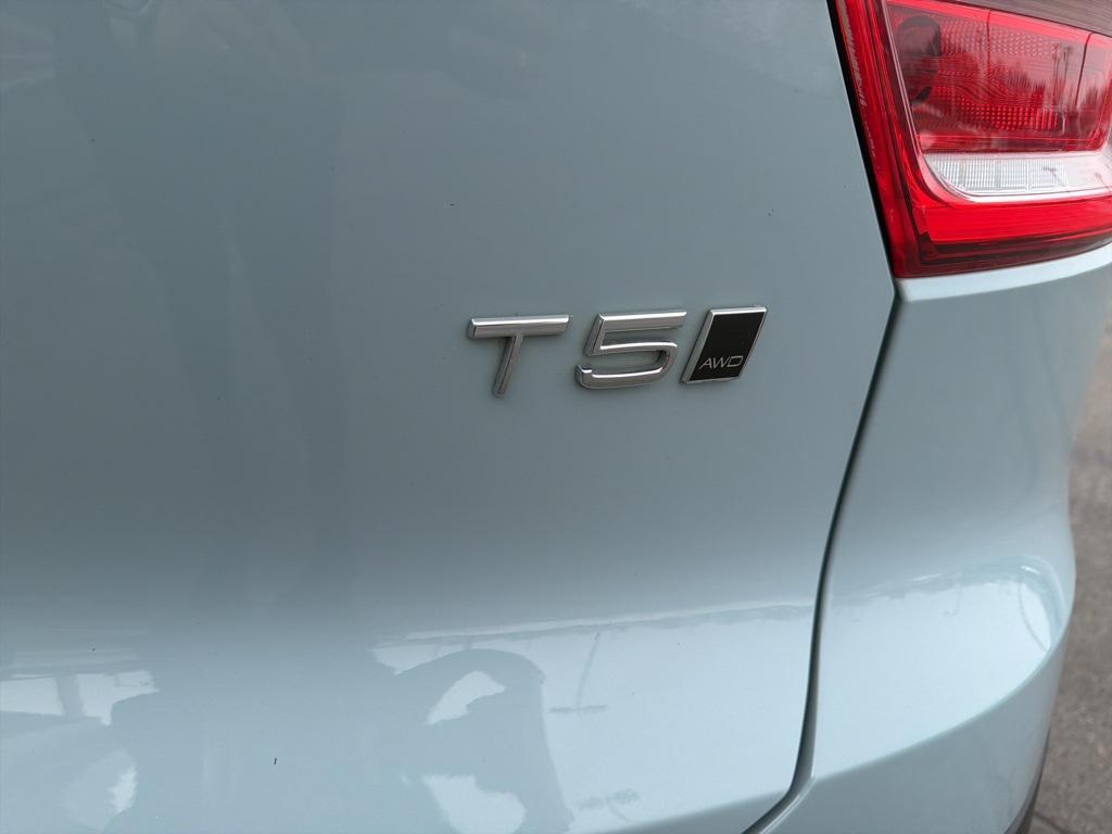 used 2019 Volvo XC40 car, priced at $19,900