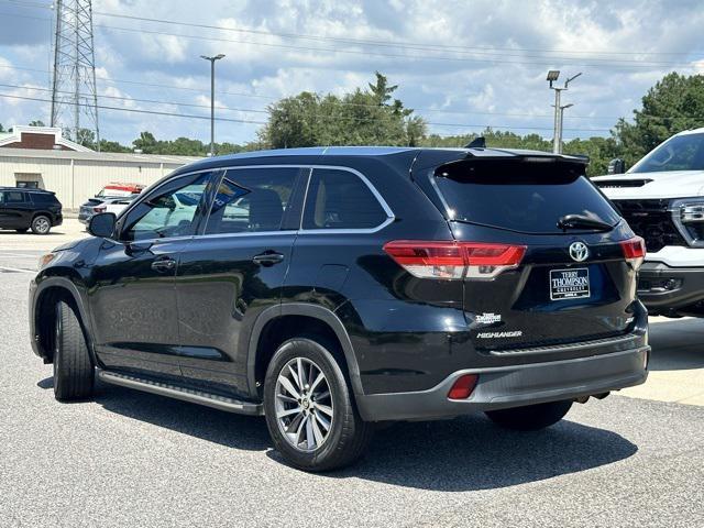 2017 Midnight Black Metallic Toyota Highlander
