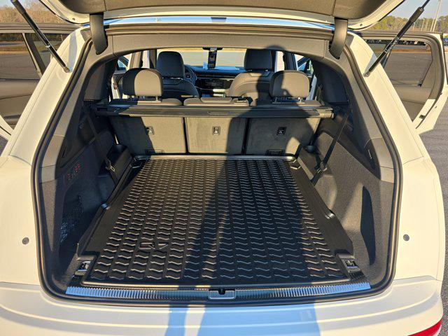 new 2026 Audi Q7 car, priced at $67,380
