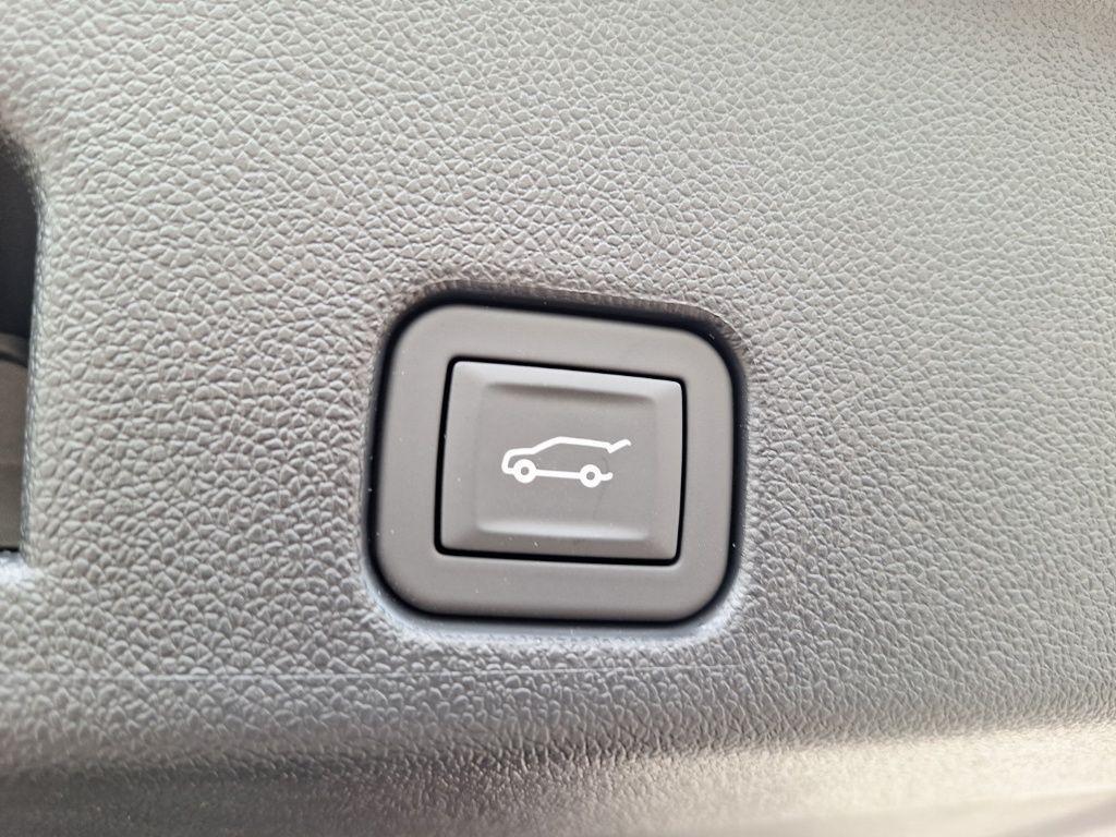 new 2026 Chevrolet Traverse car, priced at $44,350