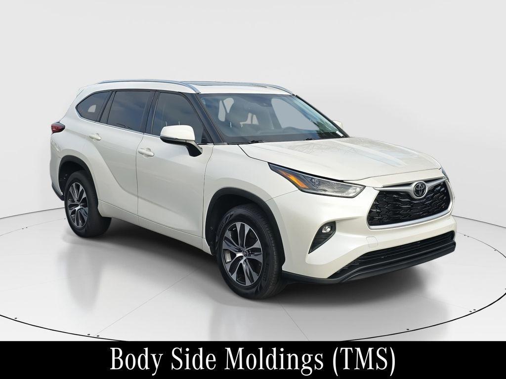 used 2021 Toyota Highlander car, priced at $32,250