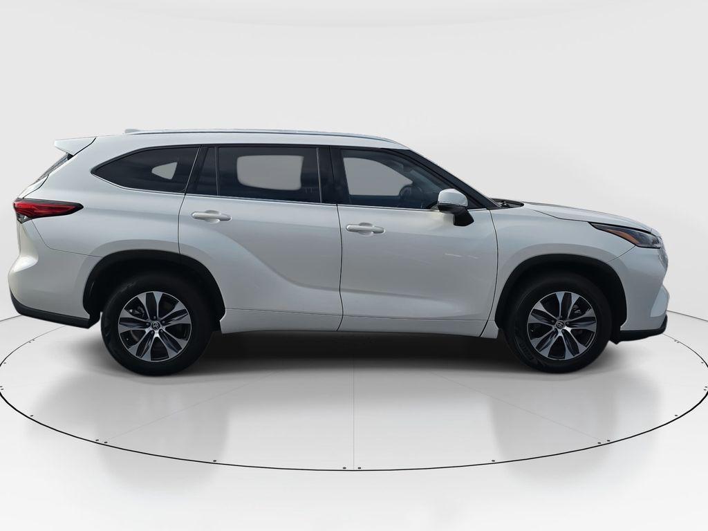 used 2021 Toyota Highlander car, priced at $32,250