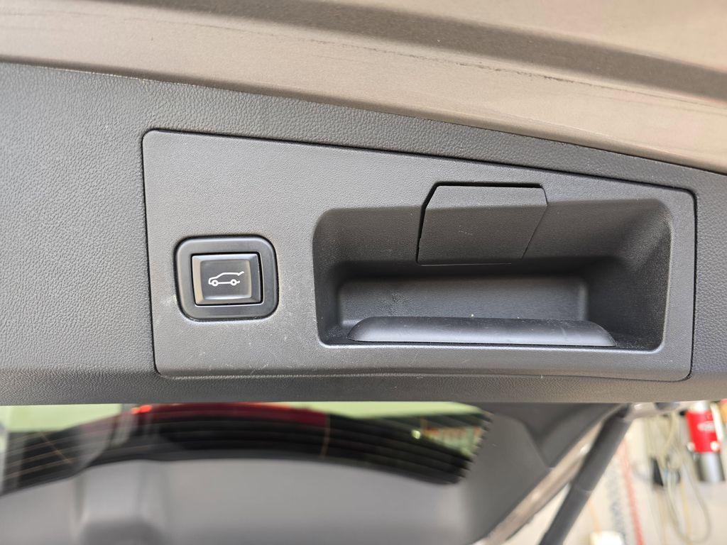 used 2022 Cadillac XT5 car, priced at $24,000