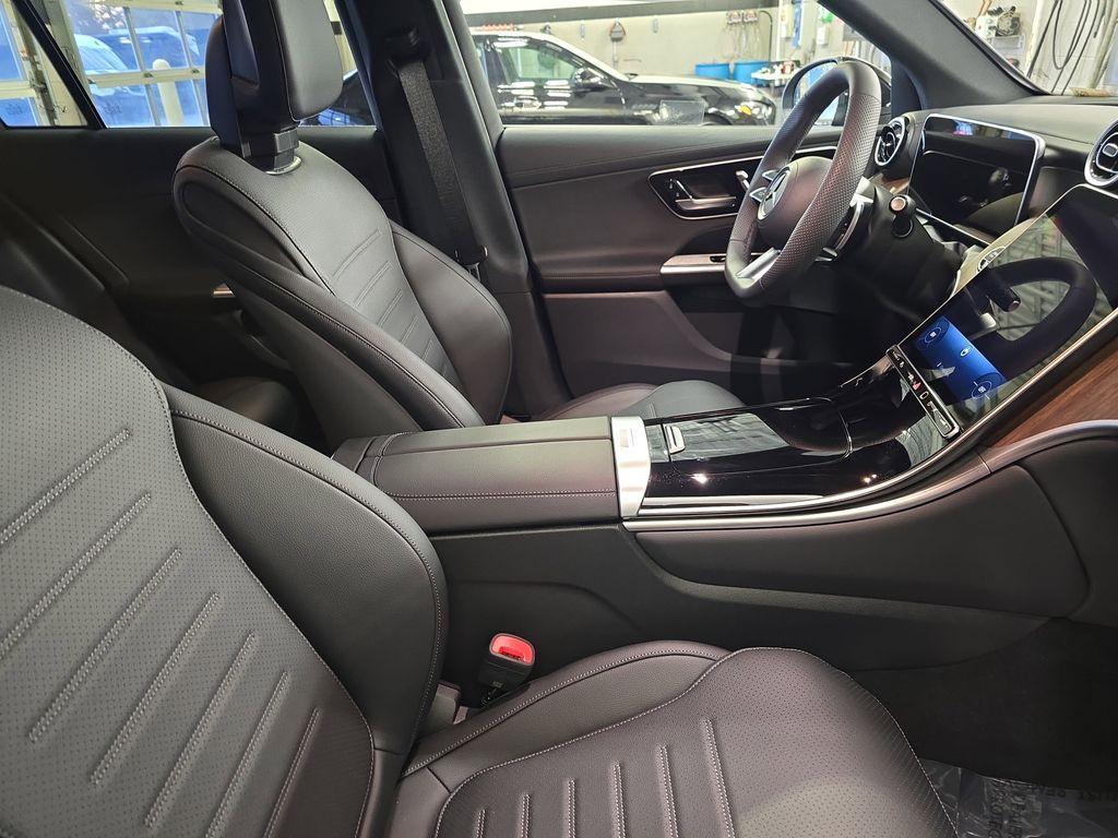 new 2026 Mercedes-Benz GLB 250 car, priced at $58,600