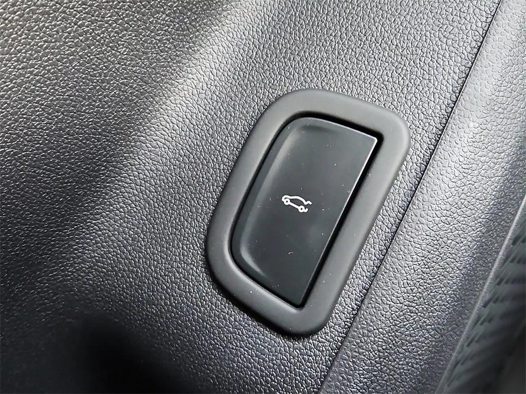 new 2026 Chevrolet Traverse car, priced at $43,520