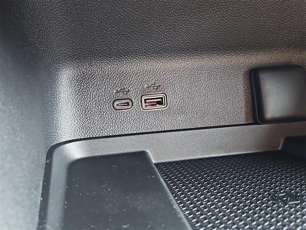 new 2026 Chevrolet Traverse car, priced at $43,520