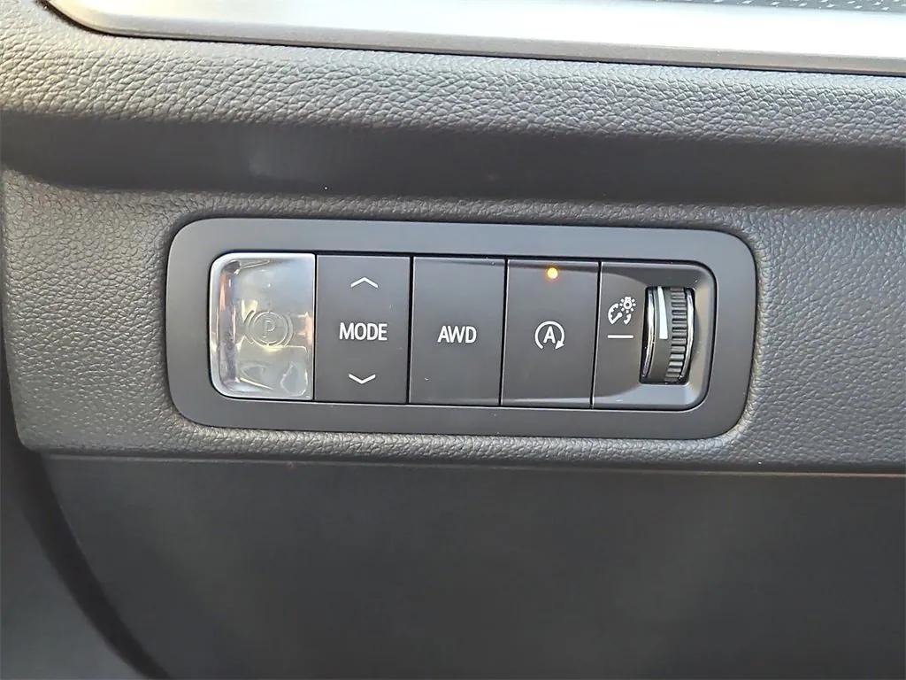 new 2026 Chevrolet Traverse car, priced at $43,520