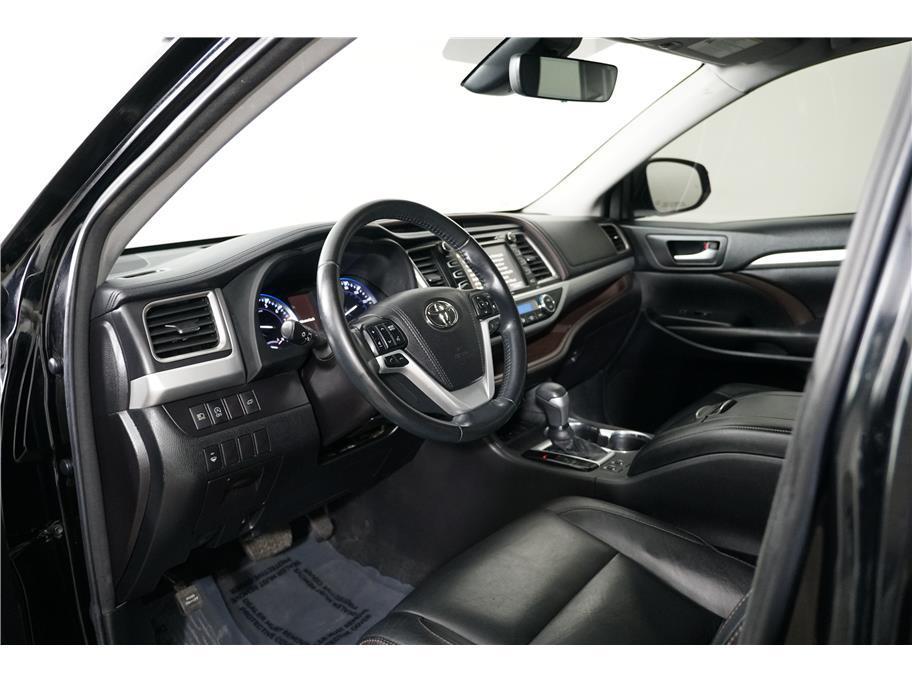 used 2018 Toyota Highlander car, priced at $23,999