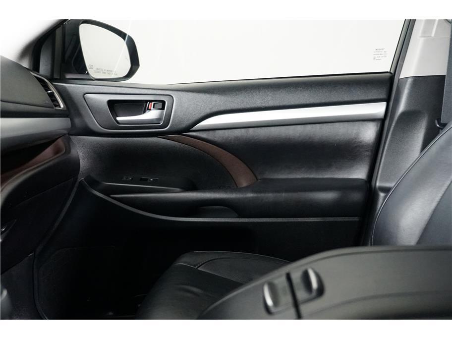 used 2018 Toyota Highlander car, priced at $23,999