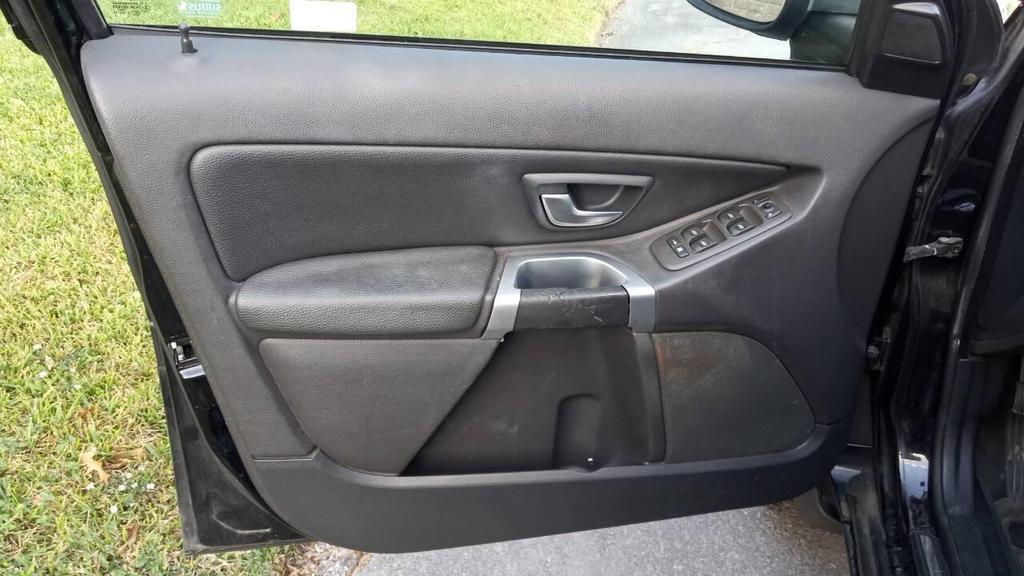 used 2013 Volvo XC90 car, priced at $5,999