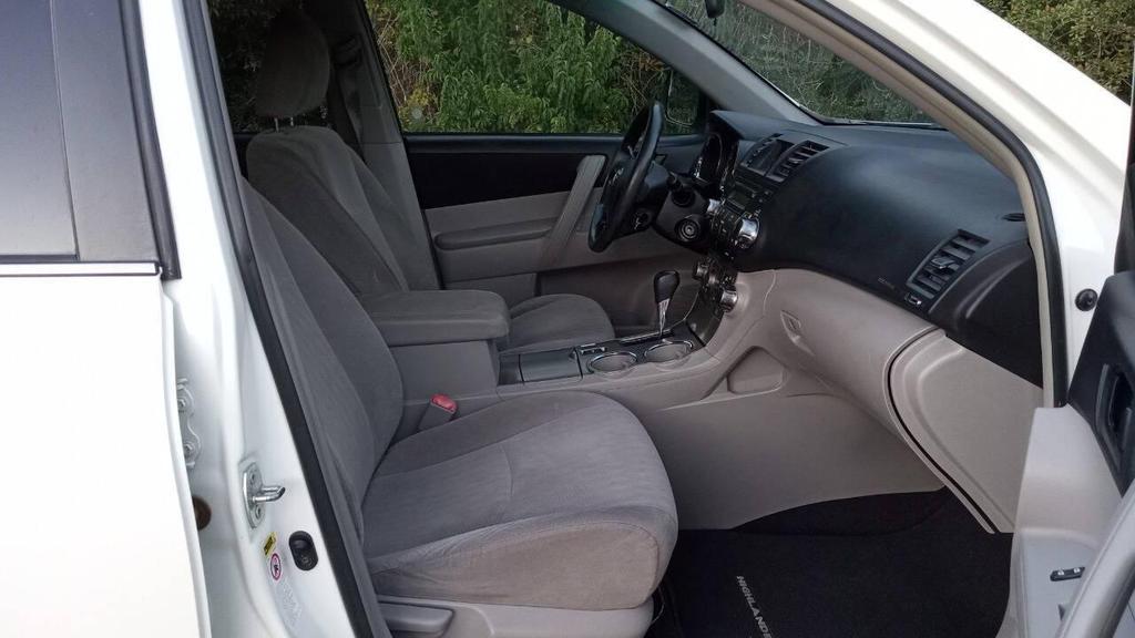 used 2011 Toyota Highlander car, priced at $8,500