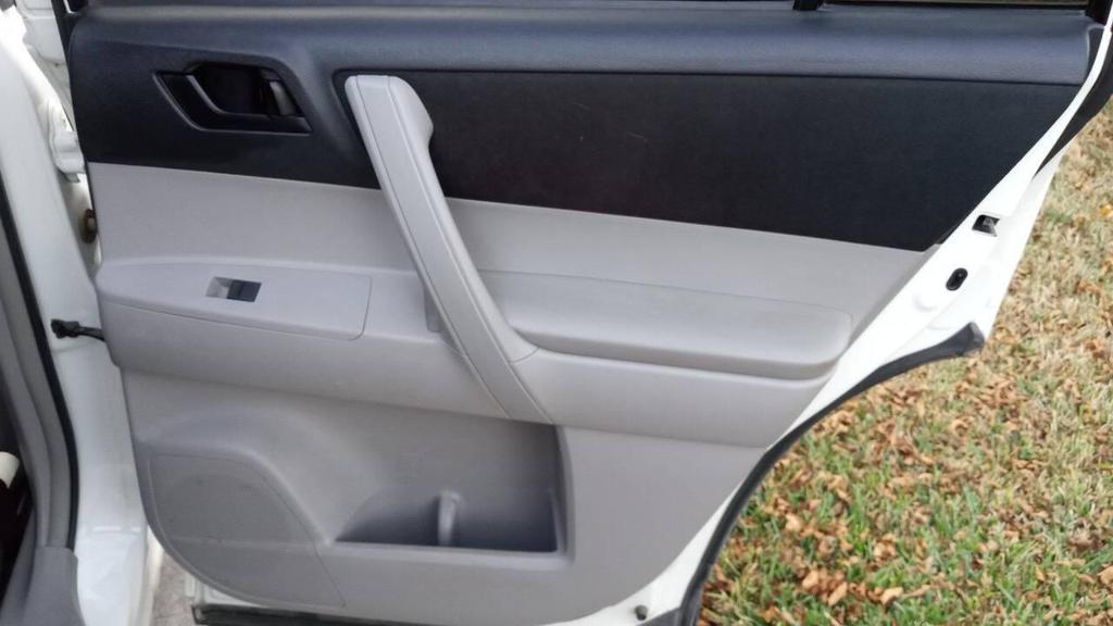 used 2011 Toyota Highlander car, priced at $8,500