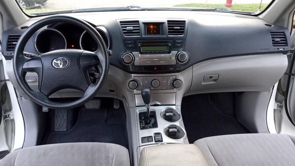 used 2011 Toyota Highlander car, priced at $8,500