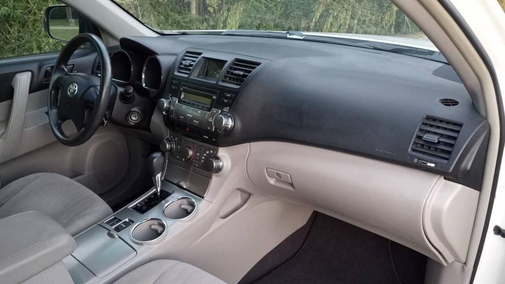 used 2011 Toyota Highlander car, priced at $8,500