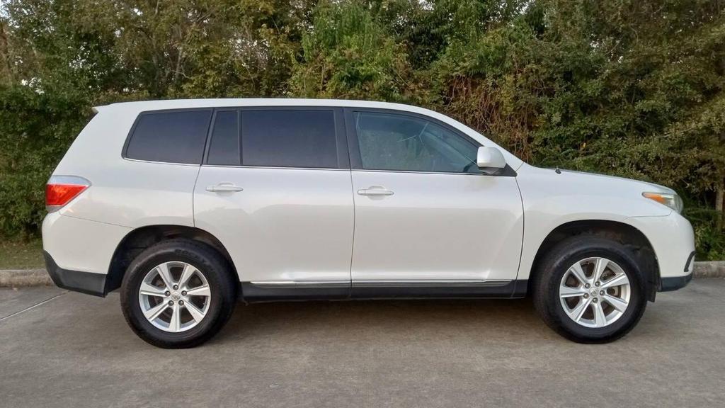 used 2011 Toyota Highlander car, priced at $8,500