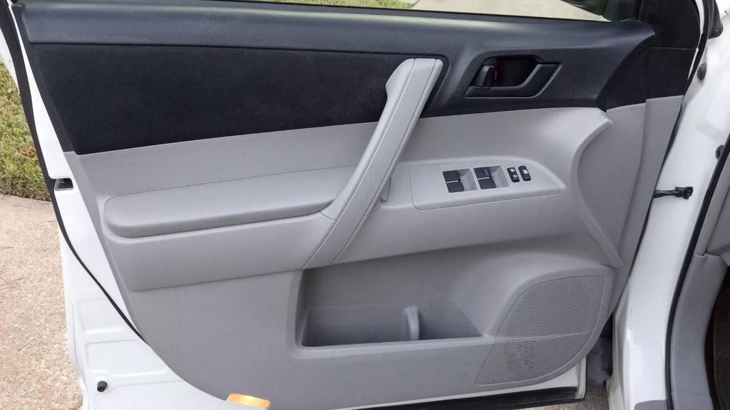 used 2011 Toyota Highlander car, priced at $8,500